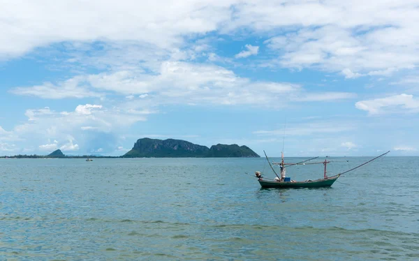 Fischerboote am Golf von Prachuap festgemacht, prachuap khiri khan p — Stockfoto