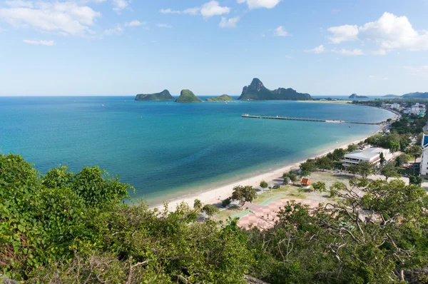 Blick auf ao prachuap, Wahrzeichen der Provinz Prachuap khiri khan , — Stockfoto