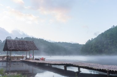 pang ung Baraj Gölü Mae hong sorn, Tayland bulunmaktadır.