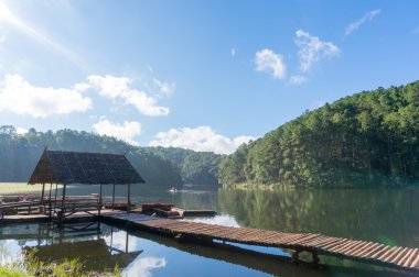 pang ung Baraj Gölü Mae hong sorn, Tayland bulunmaktadır.