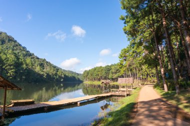 pang ung Baraj Gölü Mae hong sorn, Tayland bulunmaktadır.