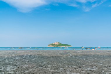 Prachuap Khiri Khan, Tayland - Nisan, 2015: İnsanlar Ao adam sakin ol