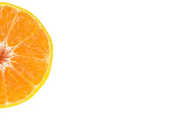 Fatia de tangerina isolada no whit — Fotografia de Stock