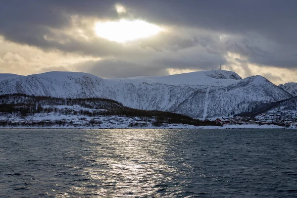 沿着挪威威斯特伦岛上的斯托马克尼斯游轮 — 图库照片