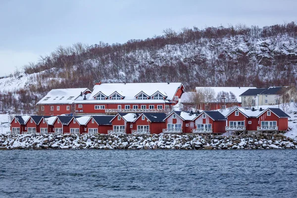 挪威Vesteralen上的Stokmarknes小村庄沿线和内部五彩缤纷的房屋 — 图库照片