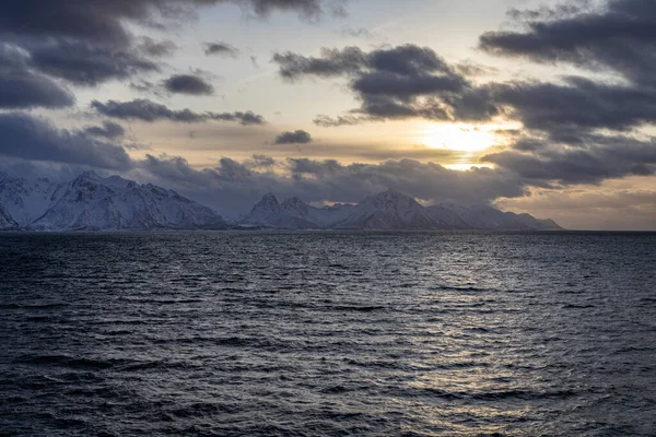 Montagnes Enneigées Long Littoral Mer Norvège — Photo