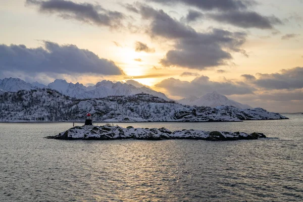 Montagnes Enneigées Long Littoral Mer Norvège — Photo