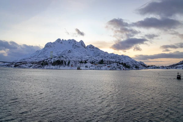 Montagnes Enneigées Long Littoral Mer Norvège — Photo