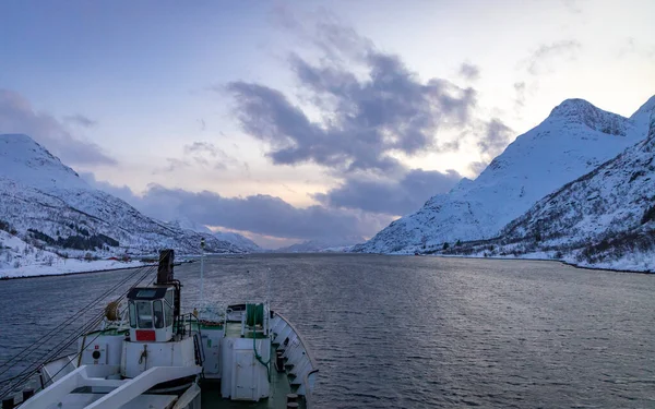 Norveç Kıyısı Boyunca Bir Yolcu Gemisinde Yolculuk — Stok fotoğraf