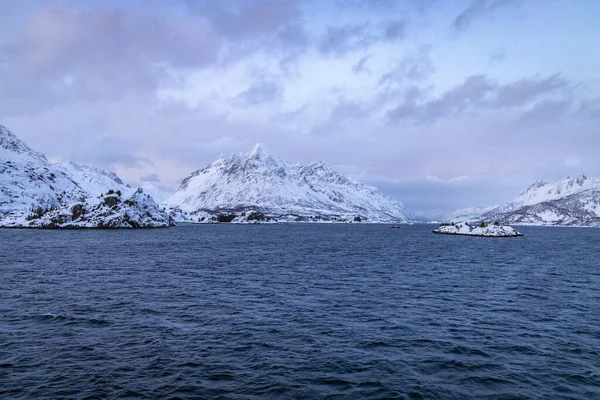 Montañas Con Nieve Largo Costa Mar Noruega — Foto de Stock