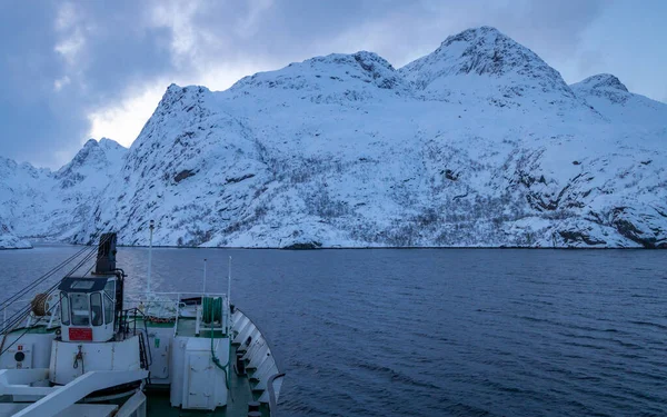 Crociera Una Nave Passeggeri Lungo Costa Norvegese — Foto Stock