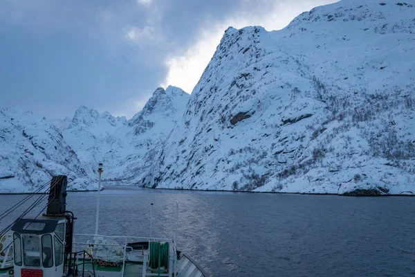 Crociera Una Nave Passeggeri Lungo Costa Norvegese — Foto Stock