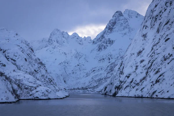 Montagnes Enneigées Long Littoral Mer Norvège — Photo