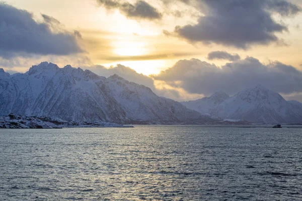 Montagnes Enneigées Long Littoral Mer Norvège — Photo