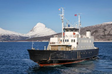Nesna Limanı, Norveç 'te feribot.