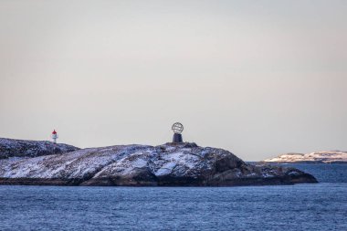Norveç 'teki görkemli kutup dairesine gidin.