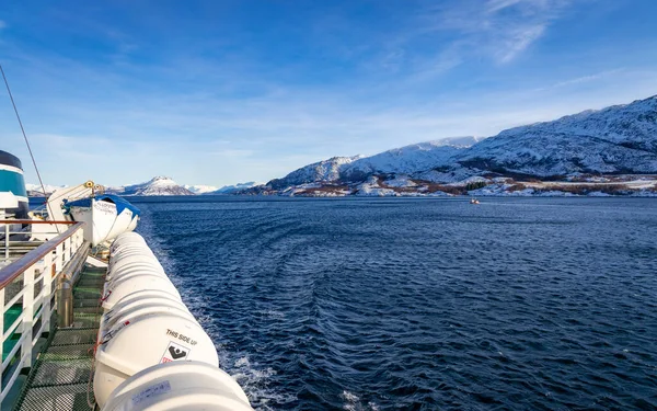 Feribot Yolcu Gemisiyle Norveç Teki Sandnessjoen Çevresinde Kışın Harika Bir — Stok fotoğraf