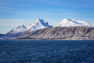 Norveç 'teki Sandnessjoen çevresinde yedi kız kardeş ve diğer dağlarla muhteşem bir manzara.