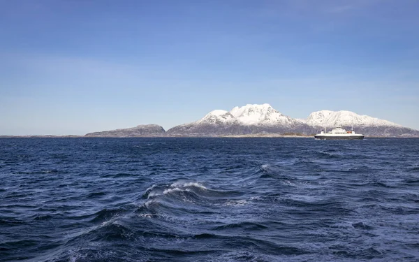 Con Traghetto Nave Crociera Lungo Meraviglioso Paesaggio Inverno Intorno Sandnessjoen — Foto Stock