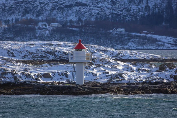 Kleine Leuchttürme Entlang Der Wunderschönen Winterlandschaft Rund Sandnessjoen Norwegen — Stockfoto