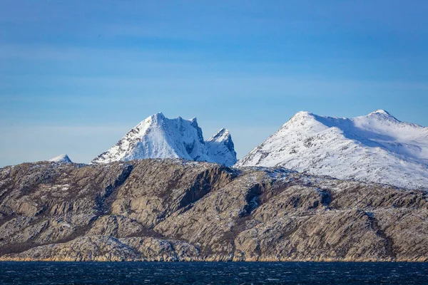 Paesaggio Meraviglioso Con Sette Sorelle Altre Montagne Inverno Intorno Sandnessjoen — Foto Stock