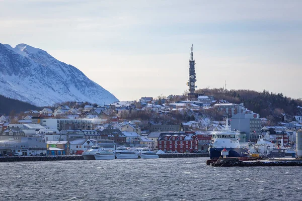 Kikötő Város Kompokkal Hajókkal Hajókkal Sandnessjoenben Norvégiában — Stock Fotó