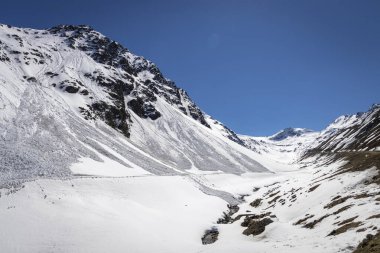 Kış zamanı Alp Dağlarının güzel manzarası