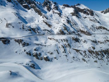 Kış zamanı Alp Dağlarının güzel manzarası