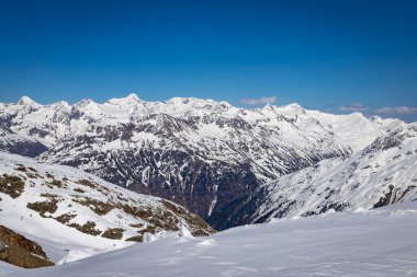 Kış zamanı Alp Dağlarının güzel manzarası