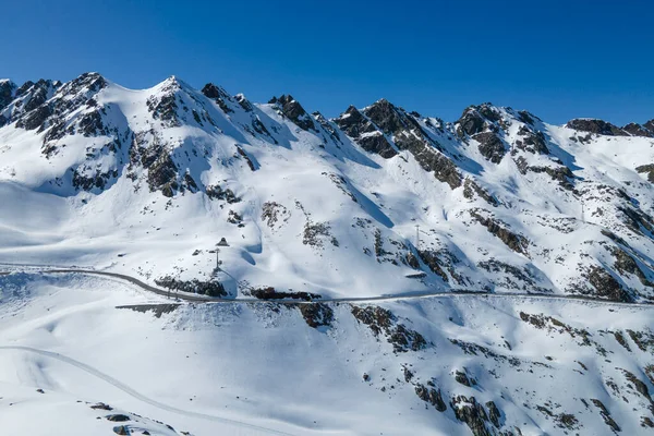 冬季雪山秀丽的景色 — 图库照片