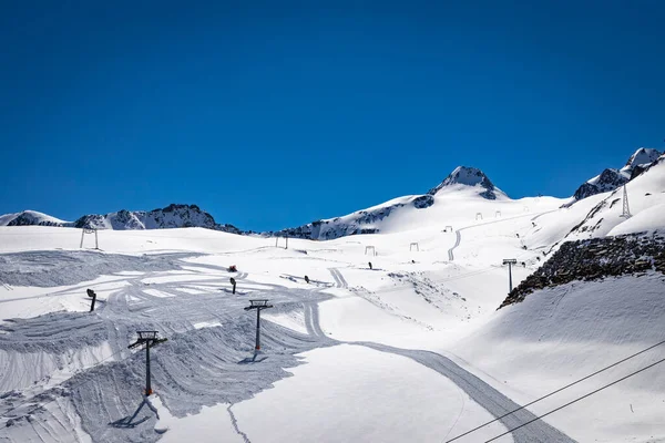 Alpes Nevados Montanhas Com Elevador Esqui Inverno — Fotografia de Stock