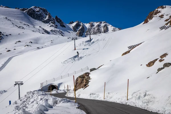 Χιονισμένες Άλπεις Βουνά Ανελκυστήρα Σκι Χειμώνα — Φωτογραφία Αρχείου