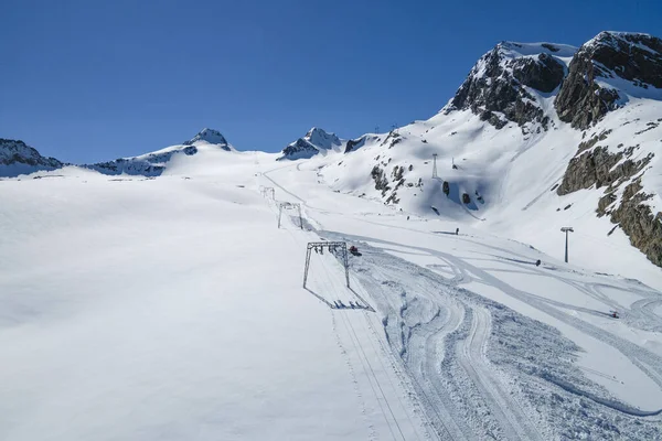 Снежные Альпы Подъемником Зимнее Время — стоковое фото