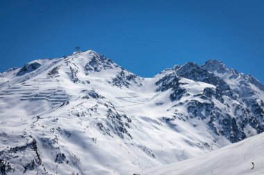 Kış zamanı Alp Dağlarının güzel manzarası