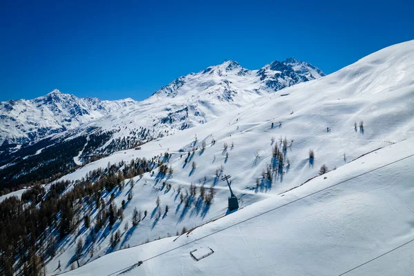冬季雪山秀丽的景色 — 图库照片