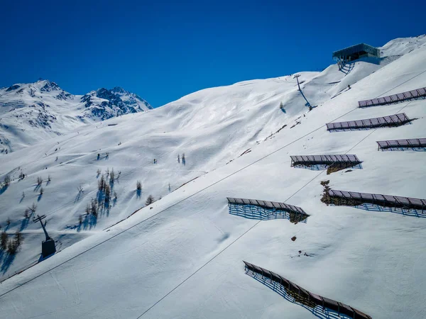 冬季雪山上的滑雪胜地 — 图库照片