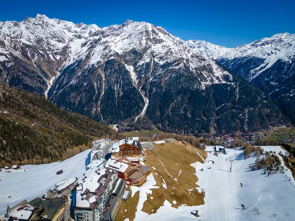 冬季雪山上的滑雪胜地 — 图库照片