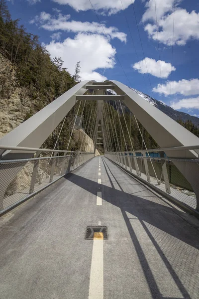 阿尔卑斯山上的桥 — 图库照片