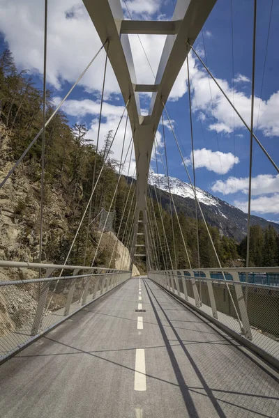 阿尔卑斯山上的桥 — 图库照片