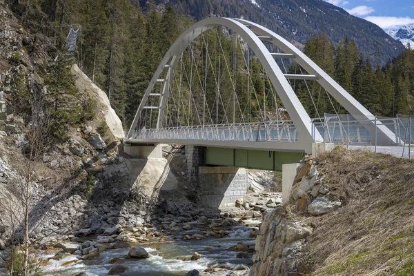 Ponte Sobre Rio Montanha Alpes — Fotografia de Stock