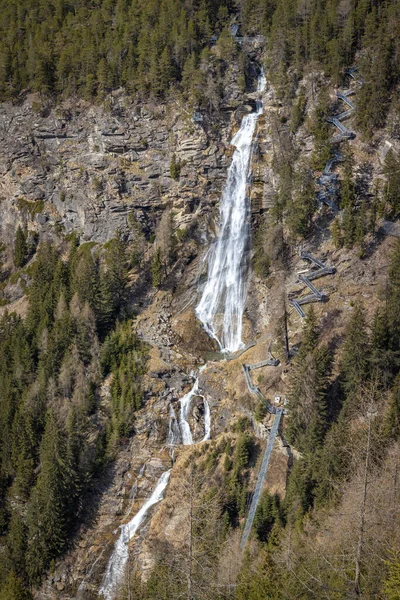 Wandelen Klimmen Bij Spectaculaire Waterval Stuibenfall — Stockfoto