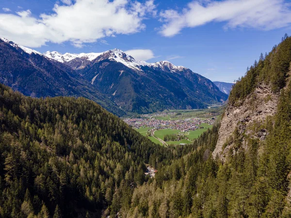 Muhteşem Şelalede Yürüyor Tırmanıyor Stuibenfall — Stok fotoğraf