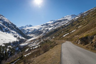 Avusturya 'nın Tirol kentindeki Venter Vadisi' nden geçiyoruz.