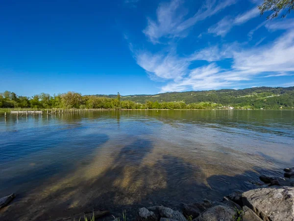 湖でレイブラフの口の中で素晴らしい地元のレクリエーションエリアコンスタンス — ストック写真