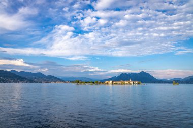 İtalya, Piemont 'taki Isola Superiore adasını ziyaret ediyorum.