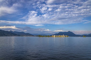 İtalya, Piemont 'taki Isola Superiore adasını ziyaret ediyorum.
