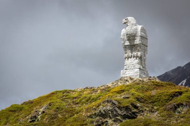 İsviçre 'deki yüksek Simplon Geçidi üzerinde harika manzaralar.