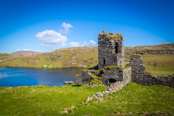 Magnifique Paysage Three Castle Head Avec Vieilles Ruines Beau Lac — Photo