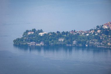 İtalya 'daki Piemont' taki Iago Maggiore 'daki muhteşem Verbania' ya bakın.