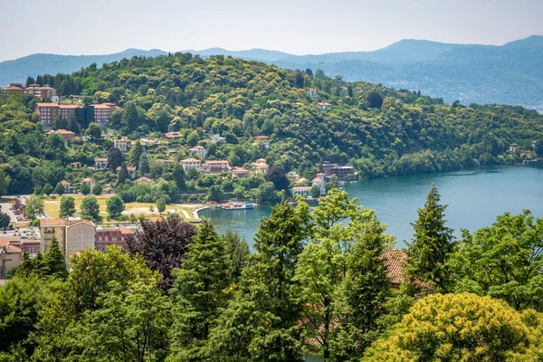 Laveno Mombello Sulla Costa Lacustre Lombarda — Foto Stock